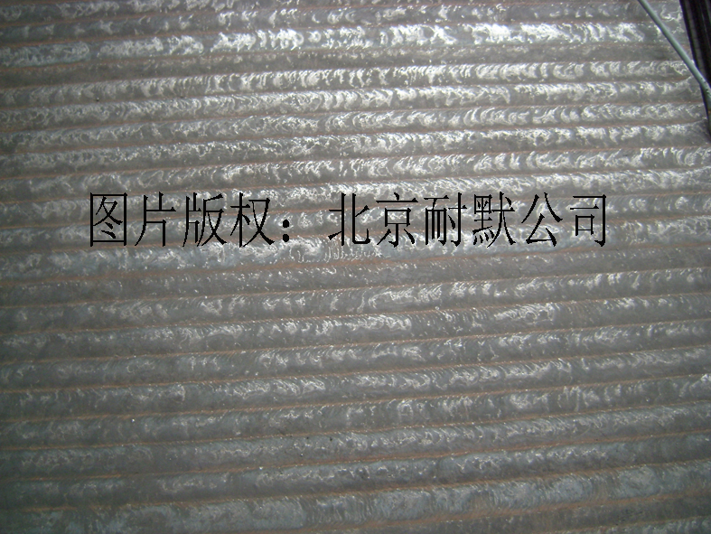 耐磨復(fù)合鋼板的表面外觀 耐磨復(fù)合鋼板的表面外觀